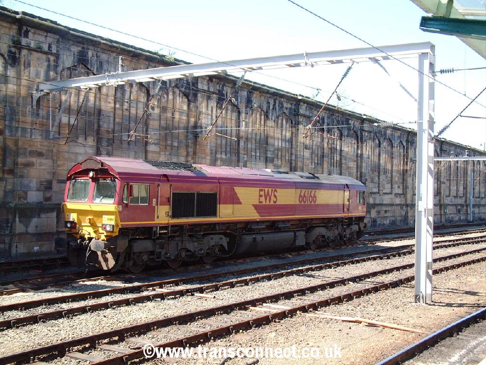 Loco 66166 2 Carlisle Stn 050506.JPG